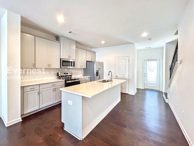 911 Ambient Way in Atlanta, GA - Foto de edificio - Building Photo