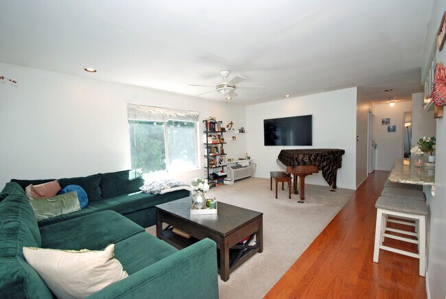 31 Steeplechase Ct, Unit 31 Steeplechase Court in Somerset, NJ - Building Photo - Building Photo