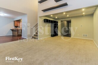 3786 White Cliff Way, Unit 2105 in Whitestown, IN - Foto de edificio - Building Photo