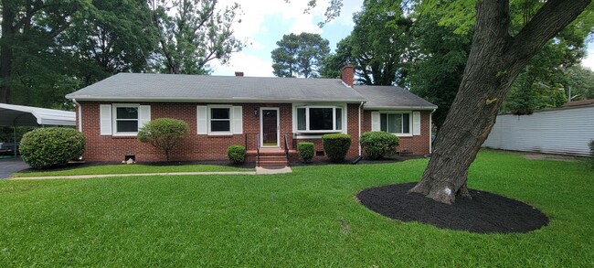 property at 907 Ridgecliff Dr