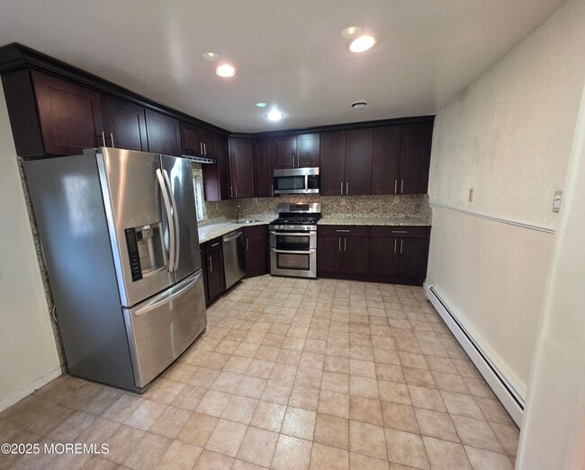 122 Jewett Ave in Jersey City, NJ - Building Photo - Building Photo