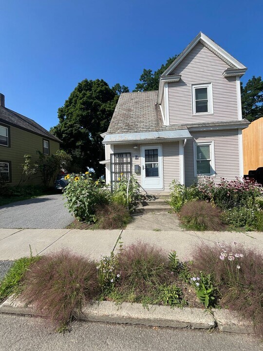 61 Lakeview Terrace in Burlington, VT - Foto de edificio