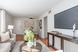 The Shelton at Cameron Court in Raleigh, NC - Foto de edificio - Interior Photo