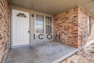 1038 S Highland Dr in Mustang, OK - Building Photo - Building Photo