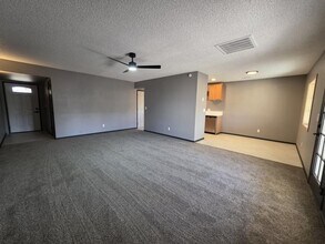987 Shadow Crest Cir in Kingman, AZ - Building Photo - Building Photo