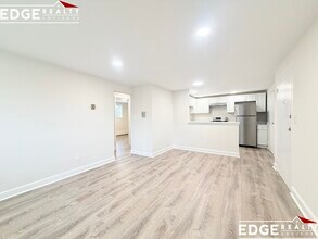 1105 Lexington St, Unit 9 in Waltham, MA - Building Photo - Building Photo