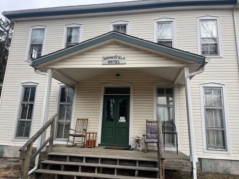 15413 Norwood Ave in Blue Ridge Summit, PA - Building Photo