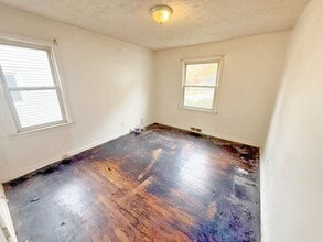 2484 Greenvale Rd in Cleveland, OH - Building Photo - Building Photo