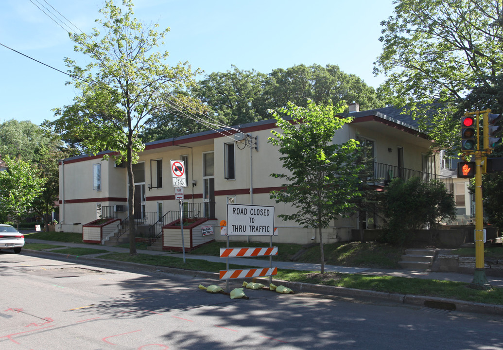 135 Seymour Avenue SE in Minneapolis, MN - Foto de edificio