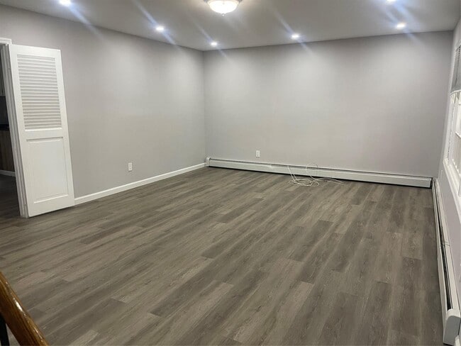 1347 Stony Brook Rd in Stony Brook, NY - Building Photo - Building Photo