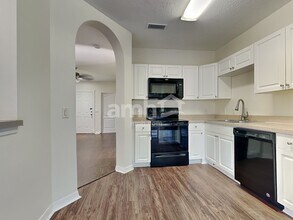 8535 Quarter Horse Dr in Riverview, FL - Foto de edificio - Building Photo