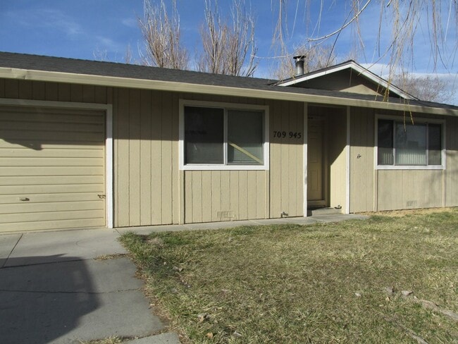 709-945-945 Lake Ave in Susanville, CA - Building Photo - Building Photo