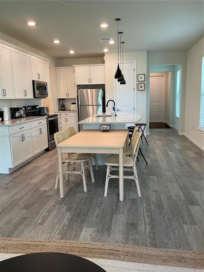 2131 Appleton Cir N in Oakland Park, FL - Building Photo - Building Photo