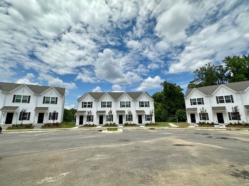 1901 Autumn Mist Dr in Winston-Salem, NC - Building Photo