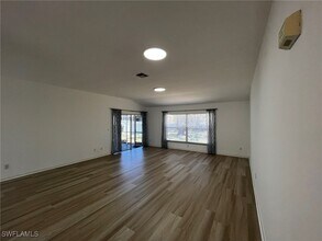 1175 Moon Lake Dr in Naples, FL - Foto de edificio - Building Photo