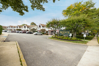 Knolls in East Meadow, NY - Building Photo - Building Photo