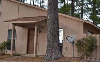 613 Mosswood Ln in Fayetteville, NC - Building Photo