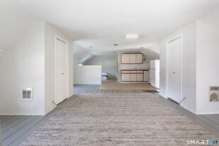 7 Railroad St Annex in Cornwall, CT - Building Photo