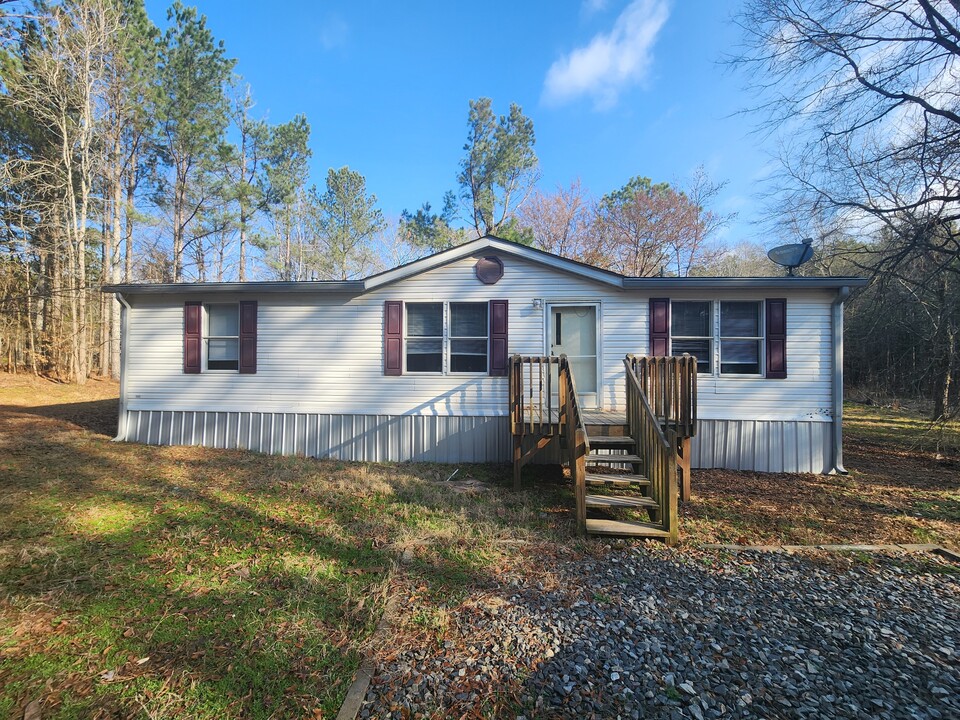 116 Hearthstone Dr in Carlton, GA - Building Photo