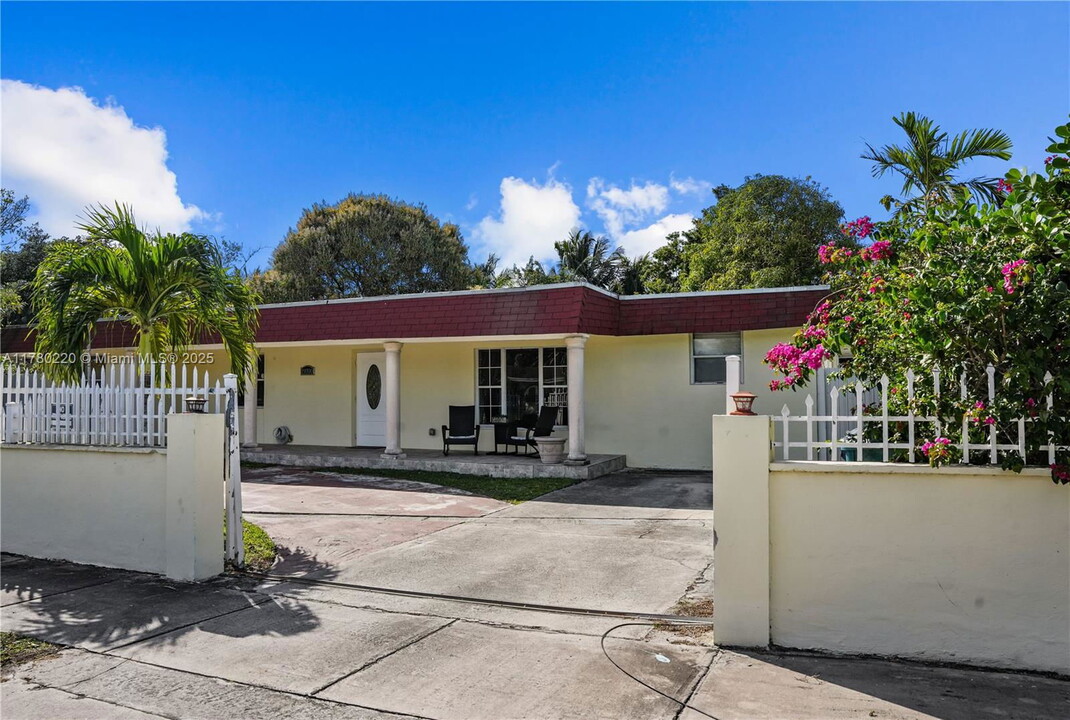 19310 NW 48th Ct in Miami Gardens, FL - Building Photo
