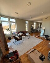 128 Roxbury St, Unit 7B in Boston, MA - Building Photo
