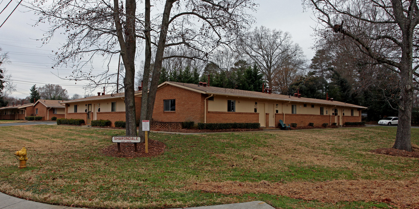 Sharondale Apartments in Charlotte, NC - Building Photo