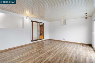 987 Vía Bregani in San Lorenzo, CA - Building Photo - Building Photo