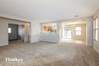 15843 W Crocus Dr in Surprise, AZ - Foto de edificio - Building Photo