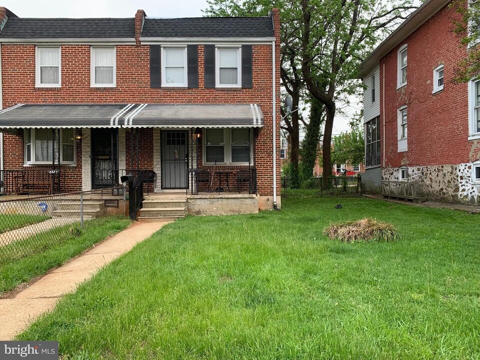 3329 Ingleside Ave in Baltimore, MD - Building Photo