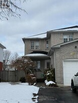1596 Fieldgate Dr in Oshawa, ON - Building Photo