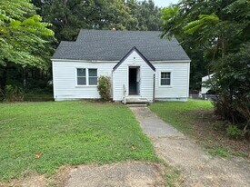 1401 Roanoke Ave in Hopewell, VA - Building Photo