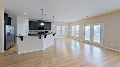 216 Lake Pointe Dr in Savannah, GA - Building Photo - Building Photo