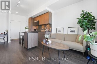 251 Masonry Wy in Mississauga, ON - Building Photo - Building Photo