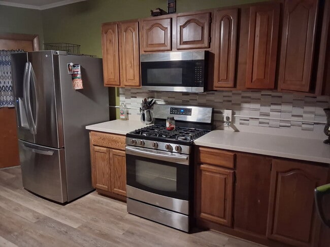 370 Armistice Blvd, Unit 1 in Pawtucket, RI - Foto de edificio - Building Photo