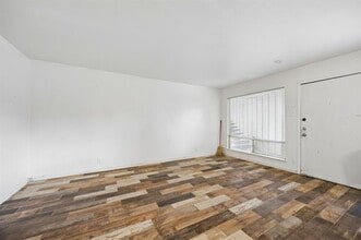 5001 Bowser Ave in Dallas, TX - Building Photo - Building Photo