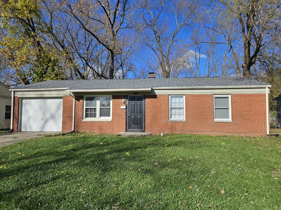 8414 Meadowlark Dr in Indianapolis, IN - Building Photo