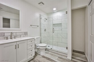 5187 Caliente St in Las Vegas, NV - Building Photo - Building Photo