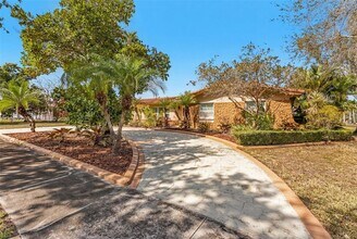 11201 SW 136th St in Miami, FL - Building Photo - Building Photo