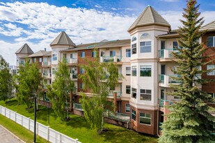College Gardens in Calgary, AB - Building Photo