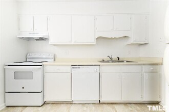 303 Ashley Forest Rd in Chapel Hill, NC - Building Photo - Building Photo