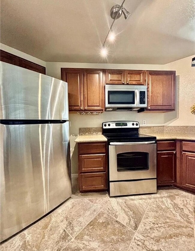 7405 Charmant Dr in San Diego, CA - Building Photo - Building Photo