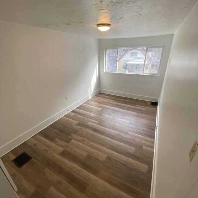 property at 1611 Lynn Ave