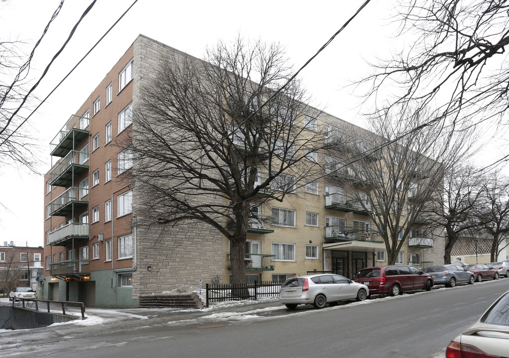 Bourret Apartments in Montréal, QC - Building Photo