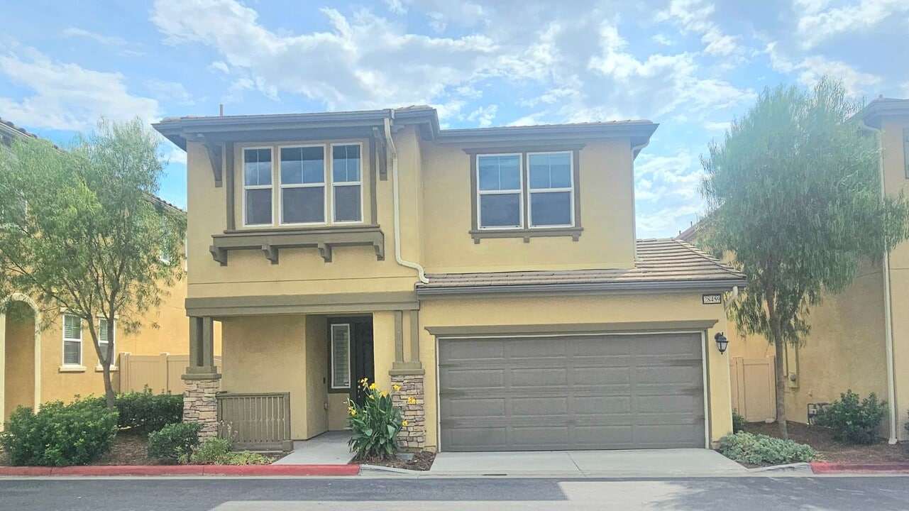 28459 Sunflower St in Highland, CA - Building Photo