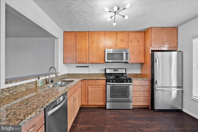 property at 2228 Hunters Run Dr