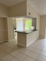 165 NW 96th Ter, Unit 301 in Pembroke Pines, FL - Building Photo