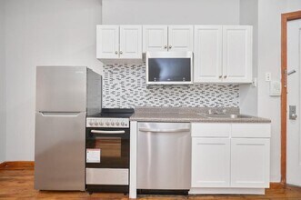 454 9th Ave in New York, NY - Building Photo - Building Photo