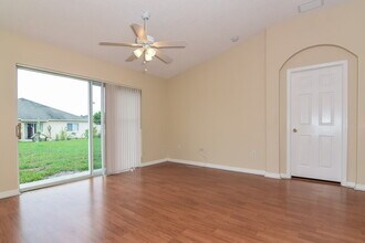 11011 Whitecap Dr in Riverview, FL - Building Photo - Building Photo