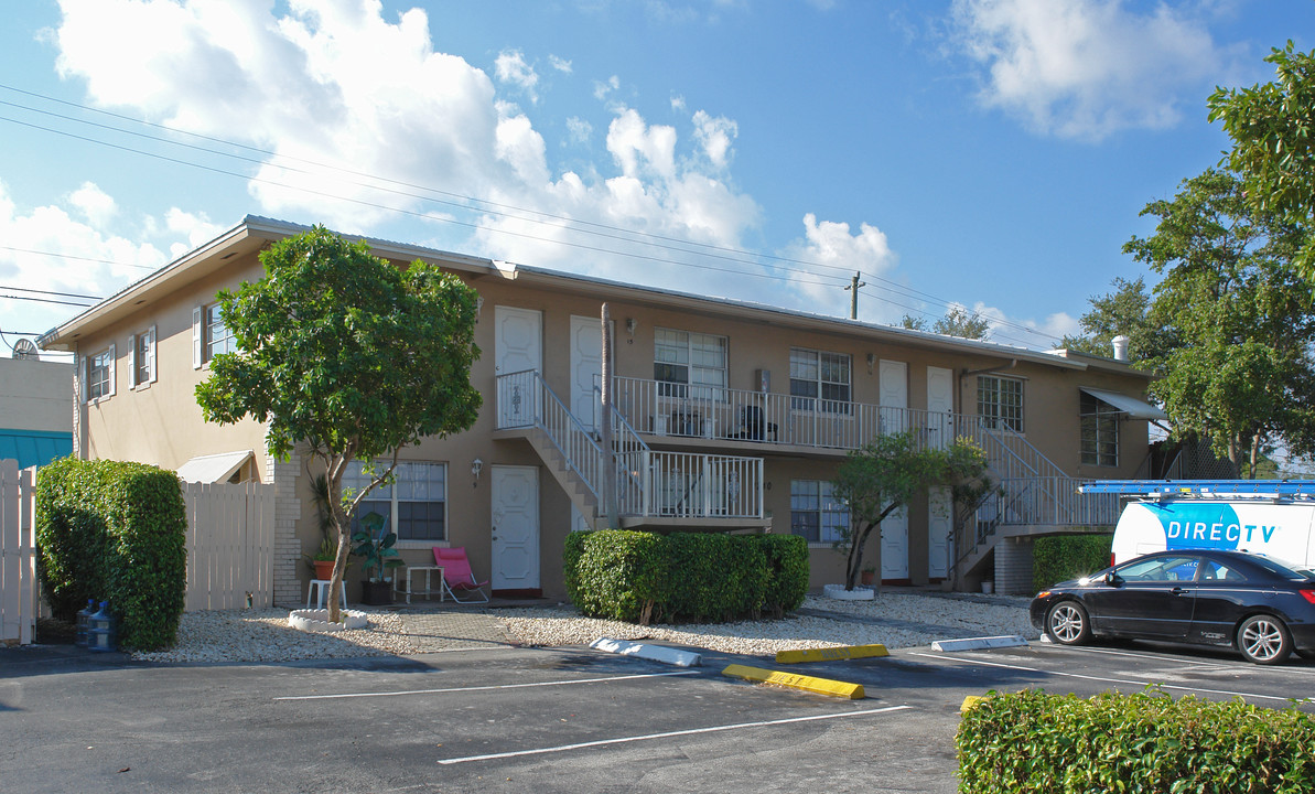 1740 NE 51st St in Fort Lauderdale, FL - Foto de edificio