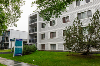 Pinewood Manor Apartments in Edmonton, AB - Building Photo - Building Photo